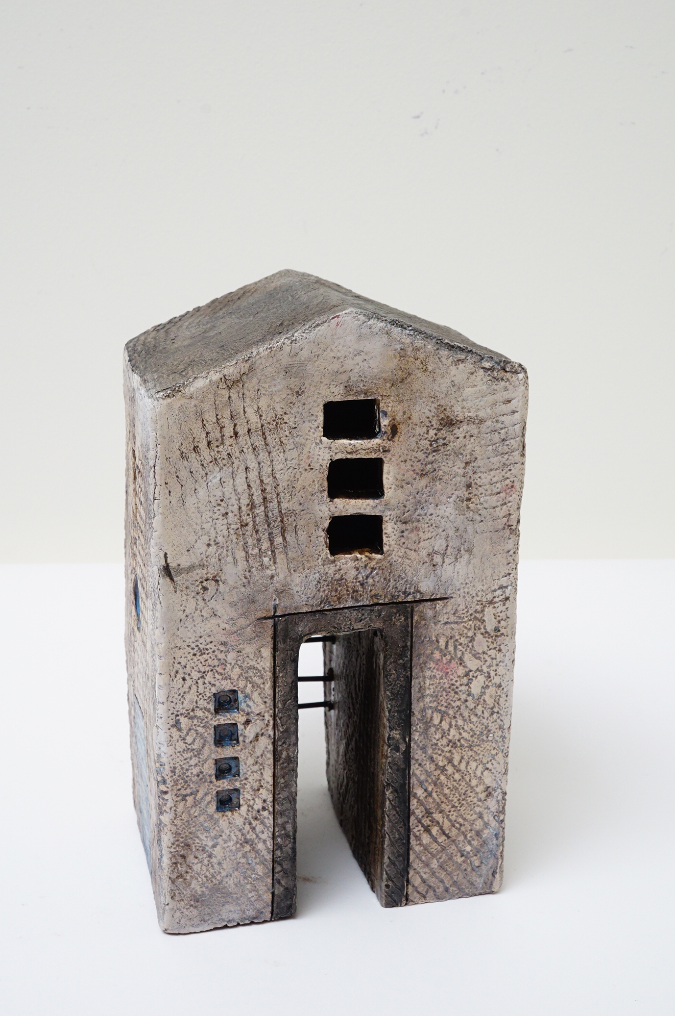 Sonny house M Keramik Jikke van de Waal-Bijma | Malerier af Jikke van de Waal-Bijma