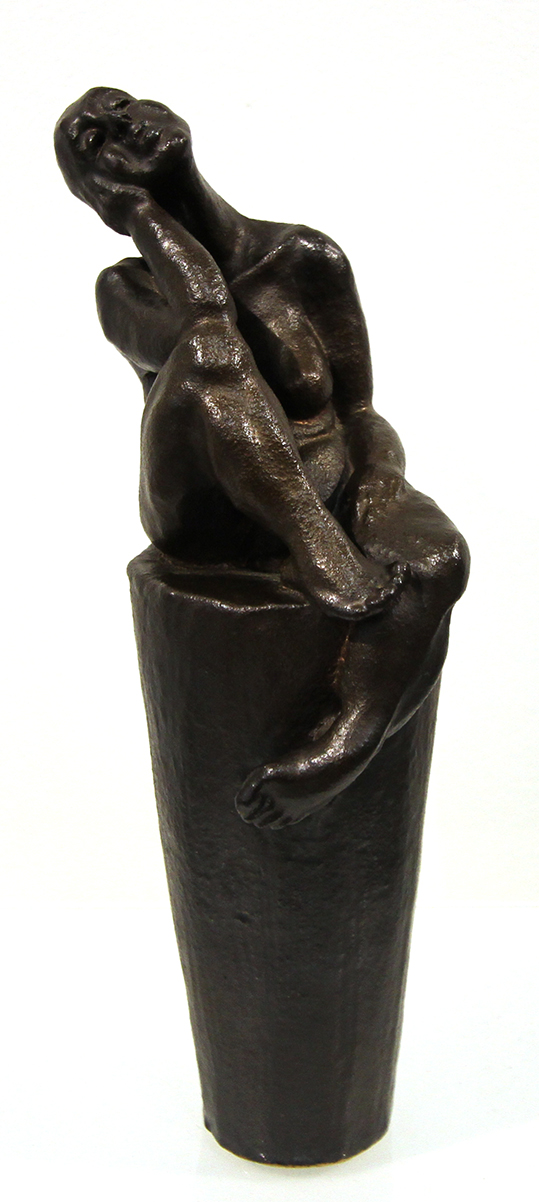 Krukket kone Keramik Dorrit Worm | Flotte skulpturer | Se vores store udvalg her