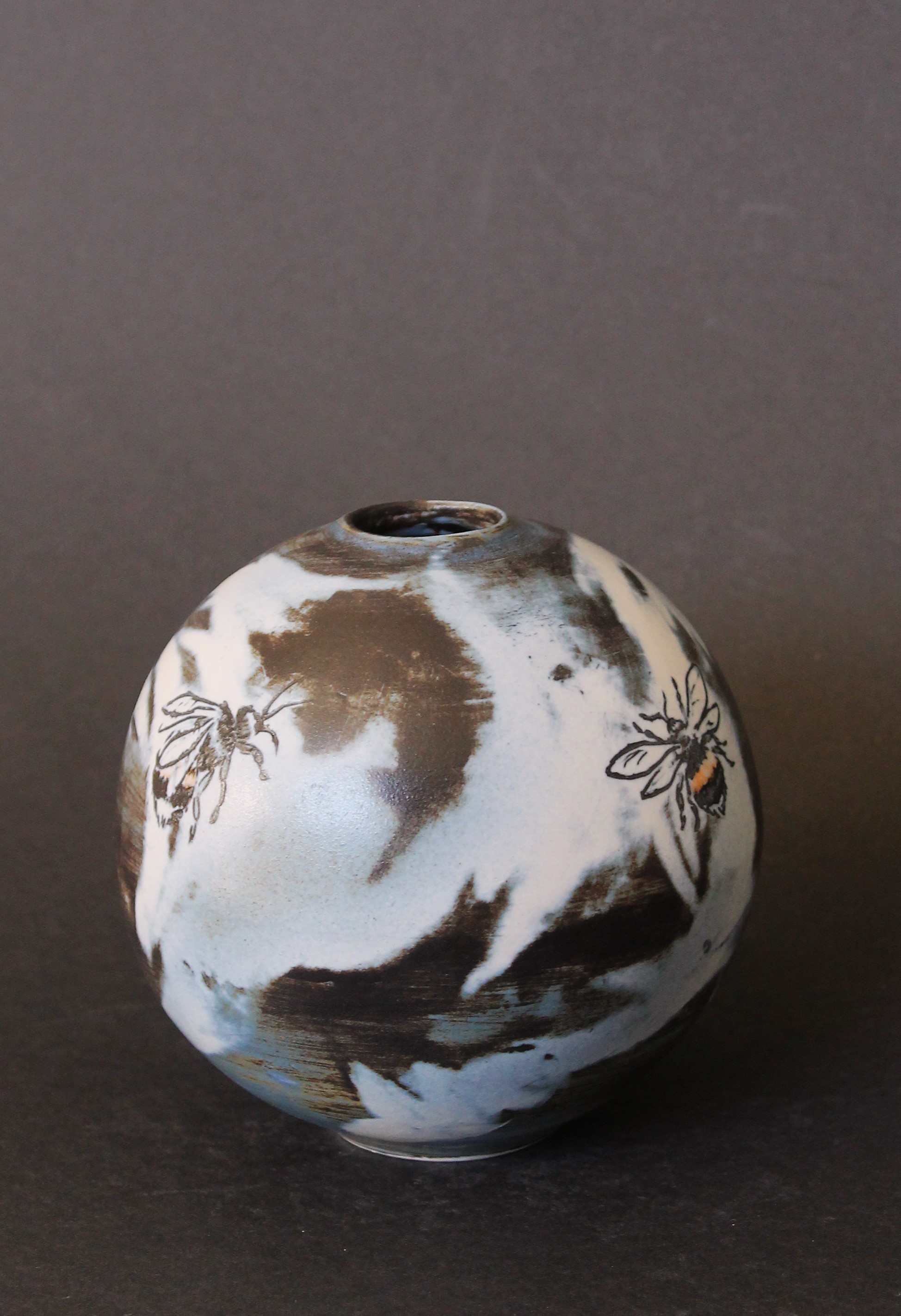 Humlebien Keramik Sus Andersen | Natur-inspirerede værker af Sus Andersen