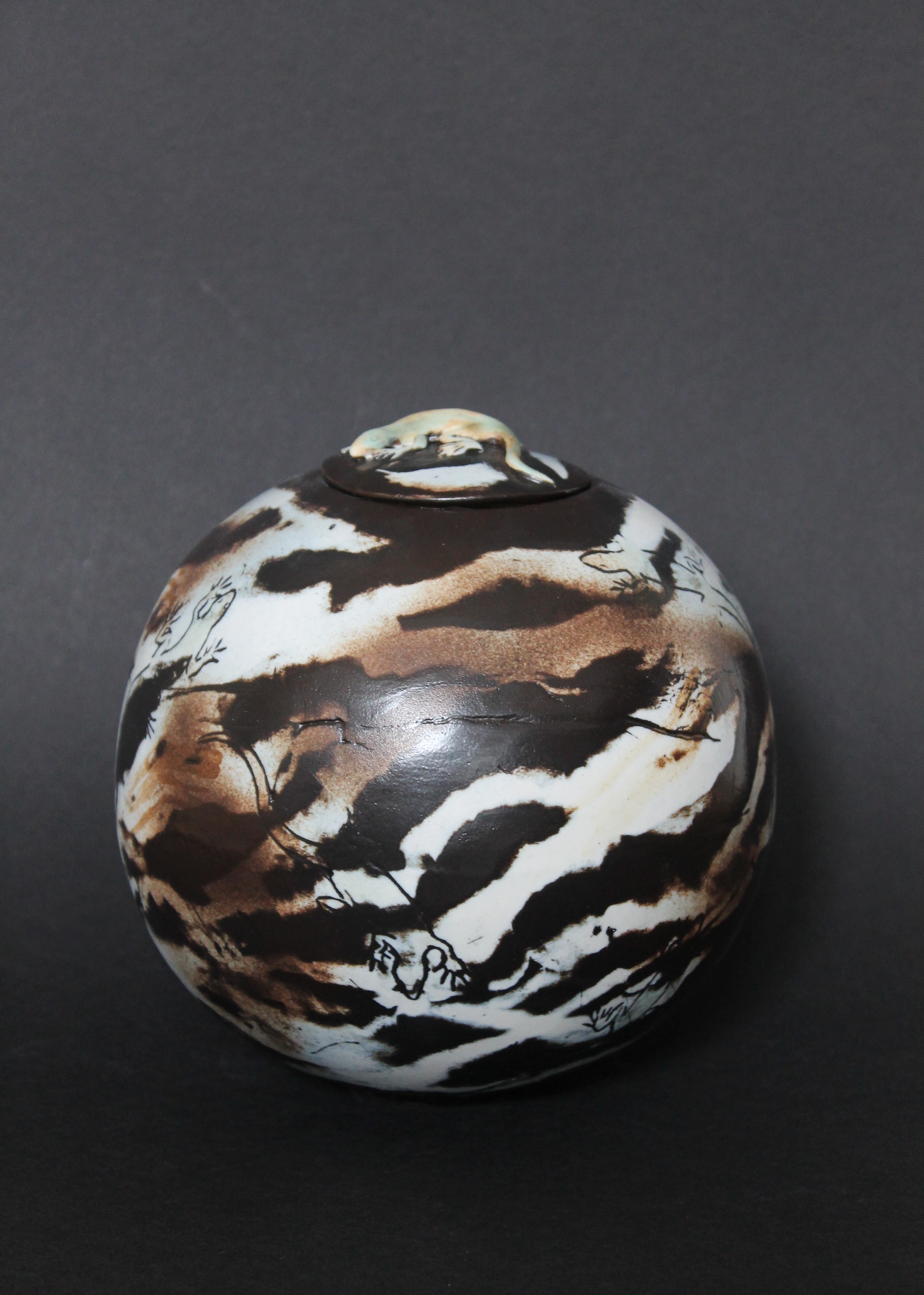 Lågkrukke med firben Skulptur Sus Andersen | Natur-inspirerede værker af Sus Andersen