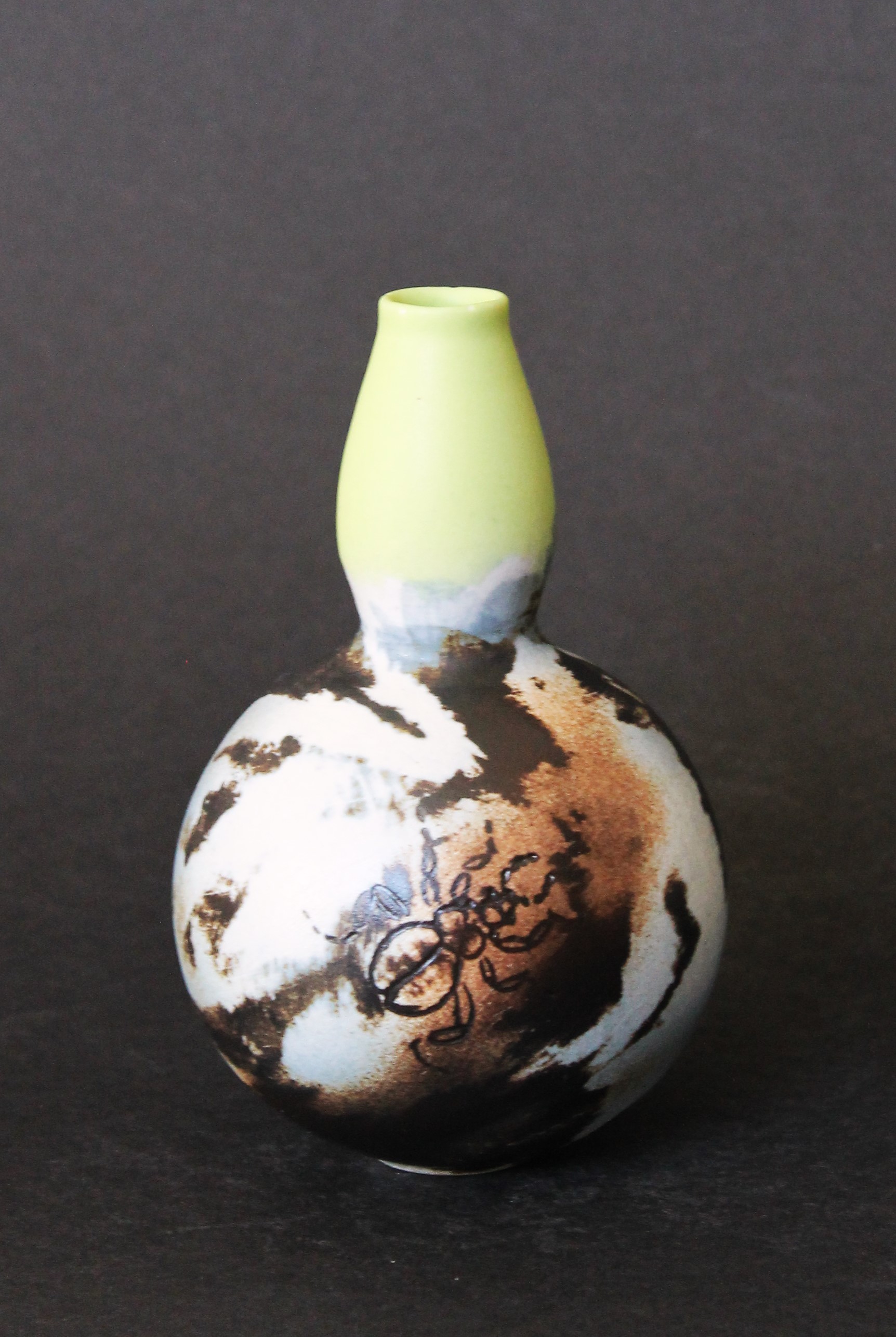 Spirevase med stor guldløber Keramik Sus Andersen | Natur-inspirerede værker af Sus Andersen