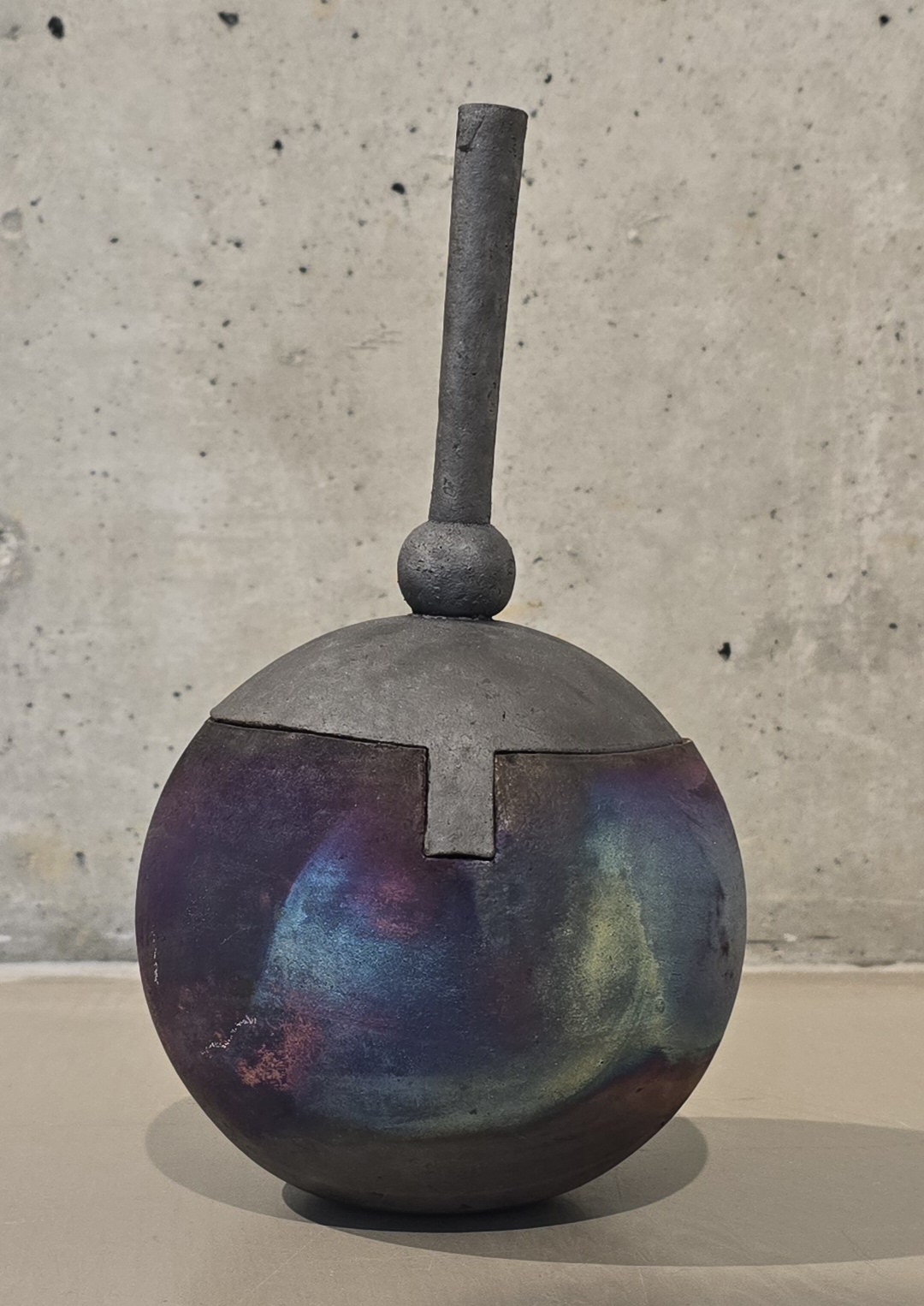 Lågkrukke Skulptur Lajla Holm | Udtryksfulde skulpturer af Lajla Holm