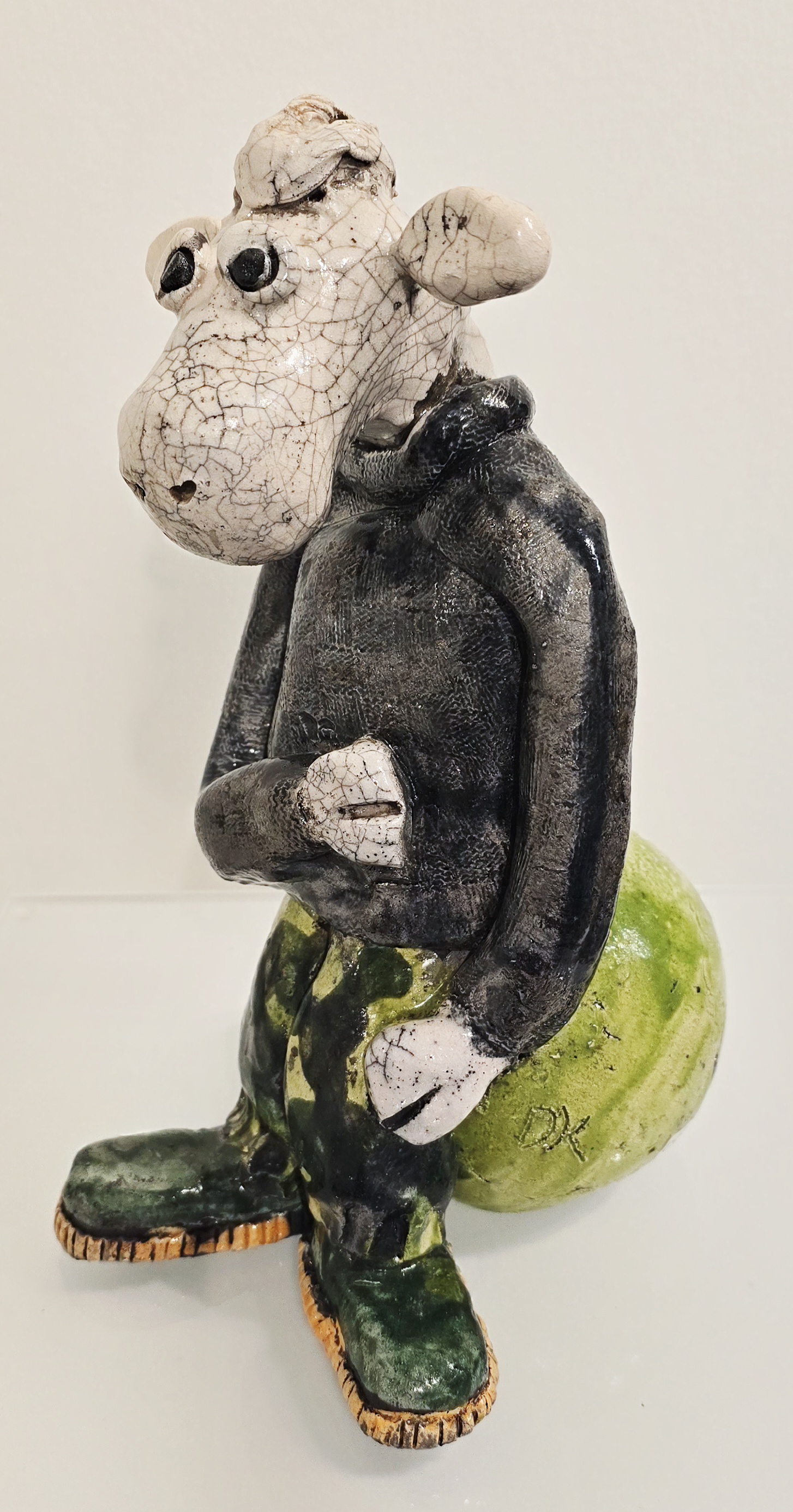 Får på bold Keramik Rakukeramik - Se vores udvalg af rakukeramik af Dorit Knudsen