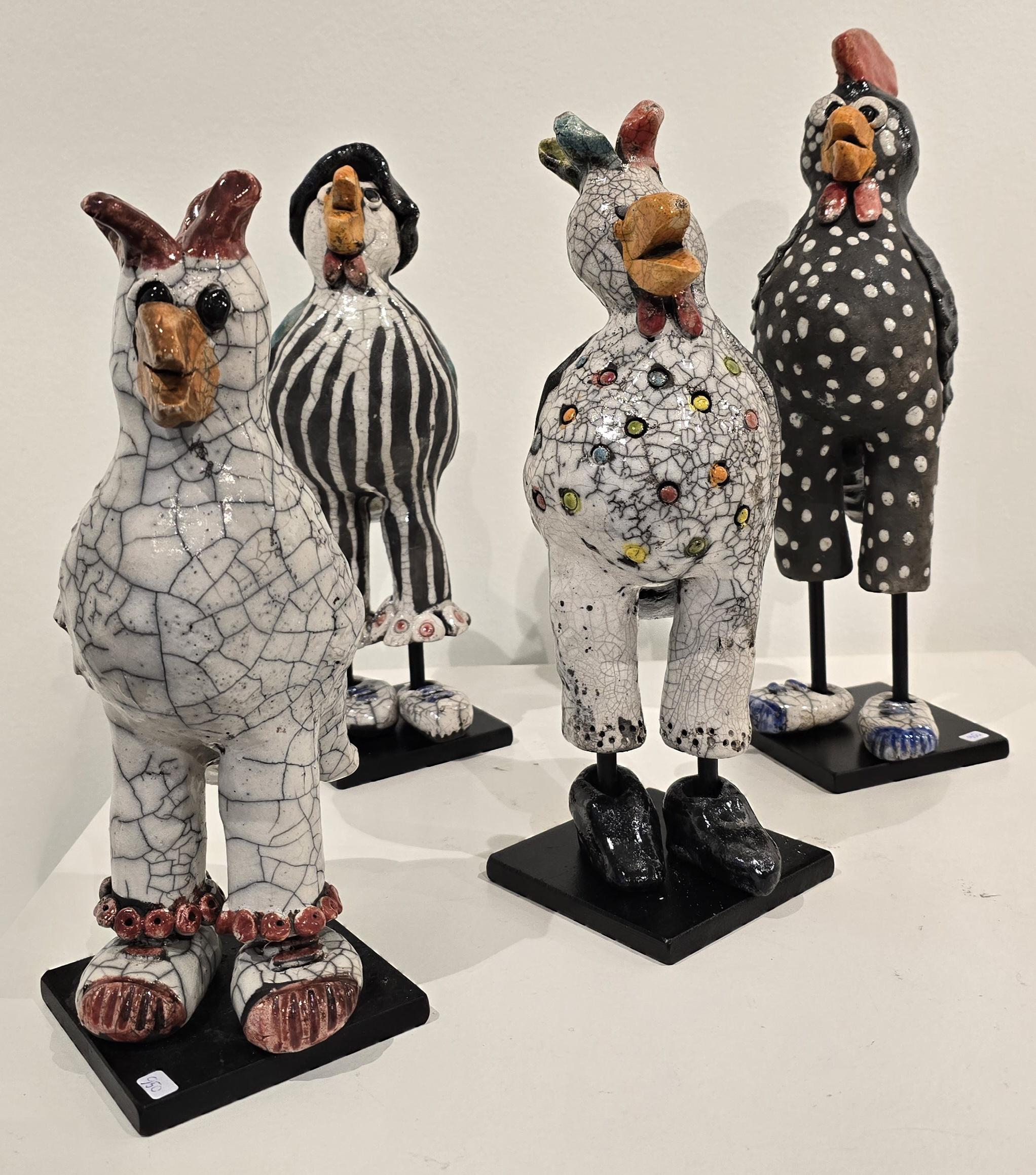 Høns på fod Kunst Rakukeramik - Se vores udvalg af rakukeramik af Dorit Knudsen