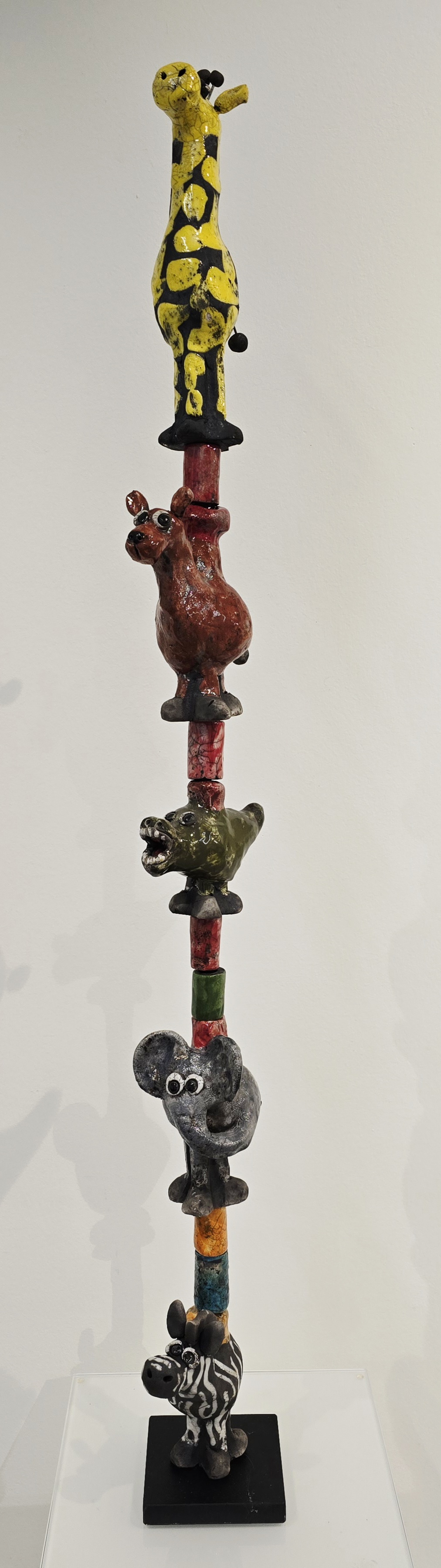 Tårn med dyr Skulptur Rakukeramik - Se vores udvalg af rakukeramik af Dorit Knudsen