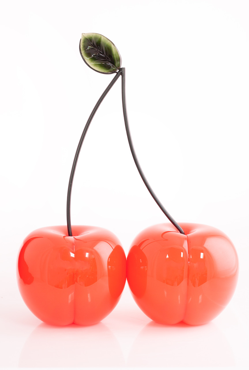 Cherry i glas Skulptur Karen Nyholm | Porcelæn værker lavet af Karen Nyholm | Shop