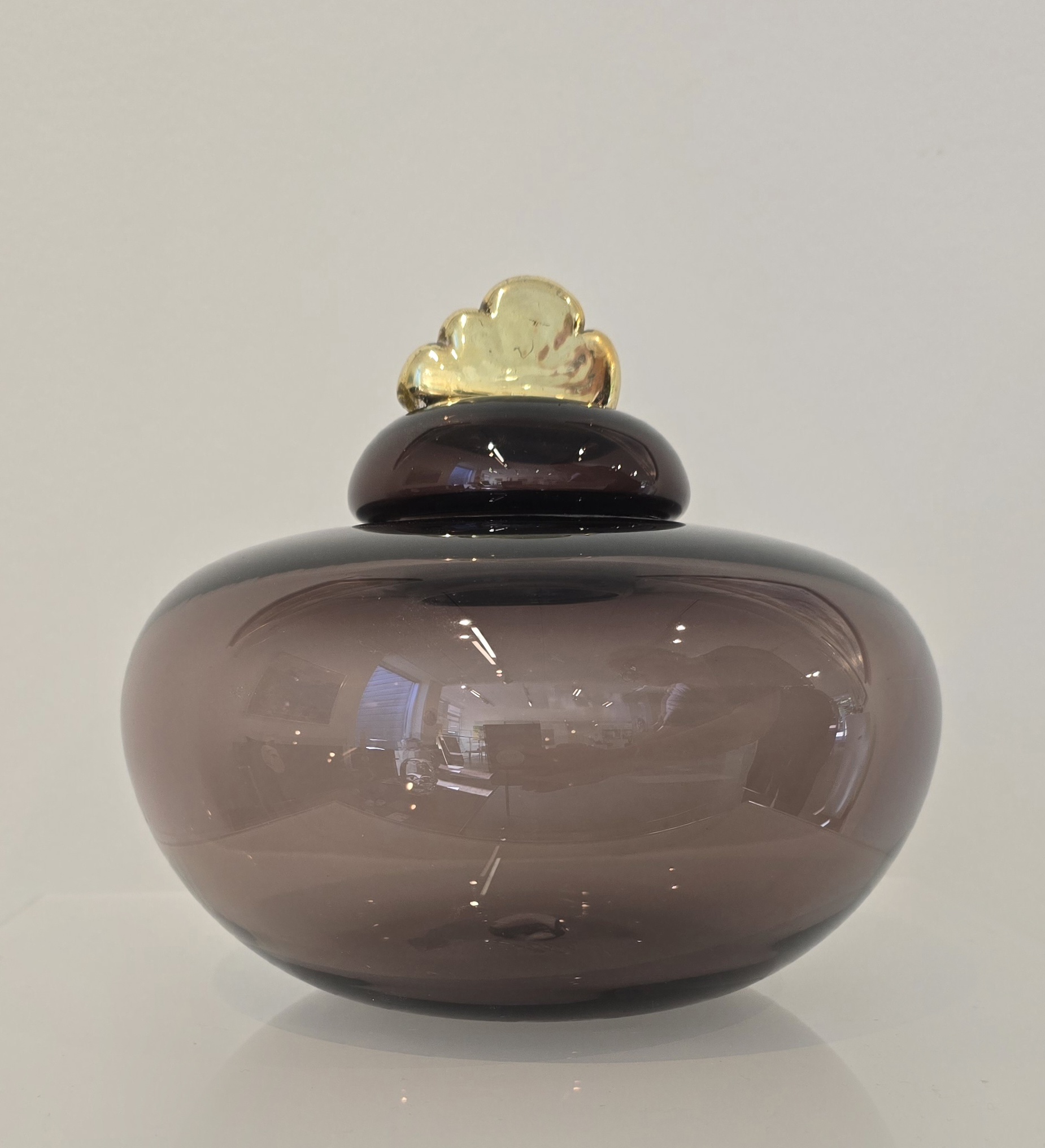 Lågkrukke med sky, mellem, brun Skulptur Karen Nyholm | Porcelæn værker lavet af Karen Nyholm | Shop