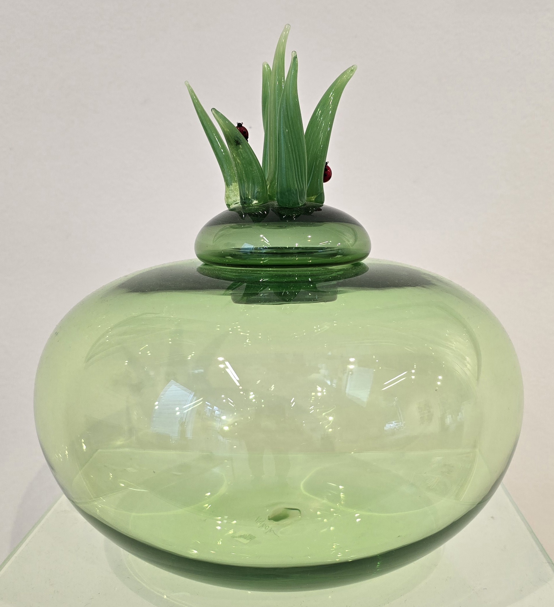 Lågkrukke m. stor græs