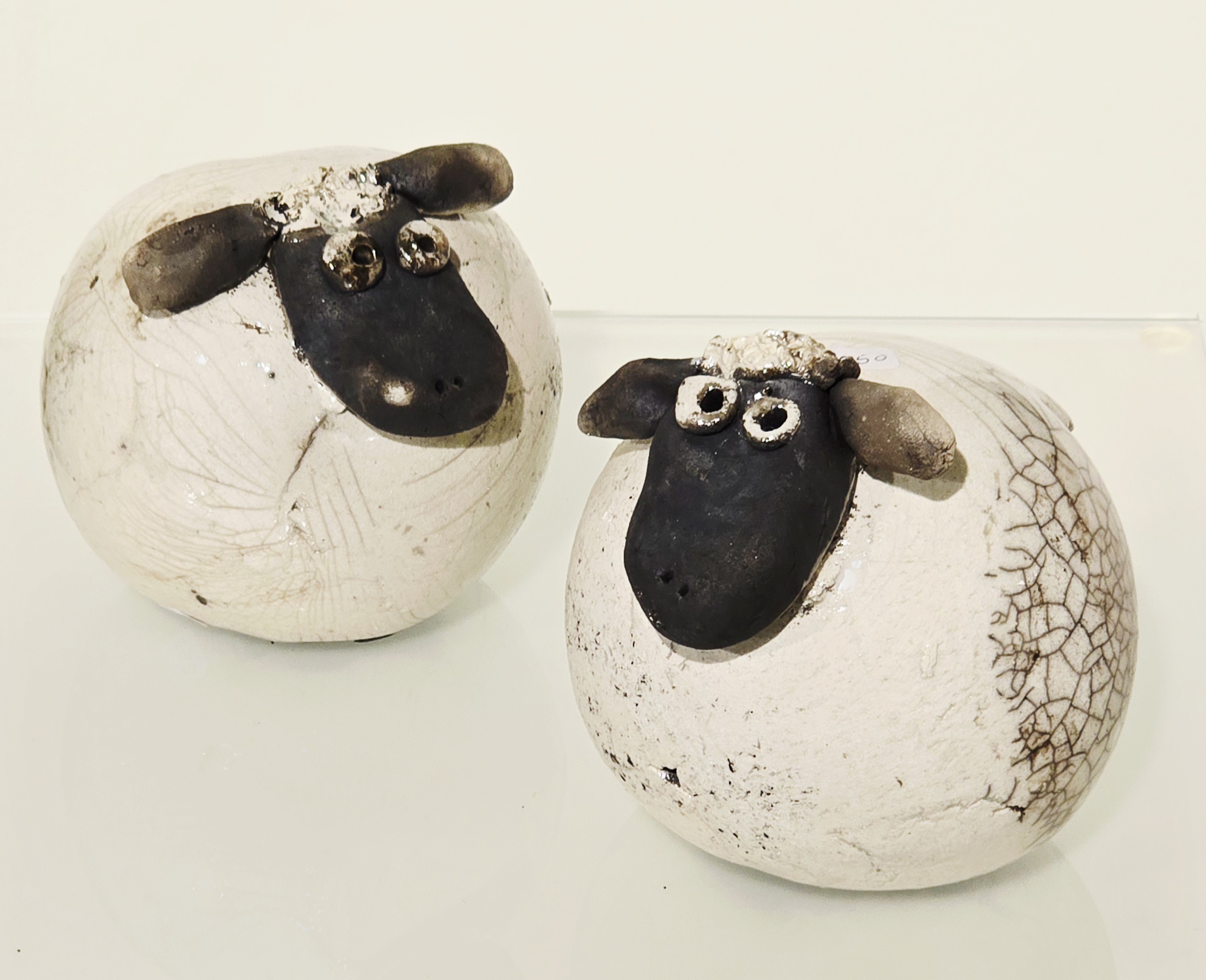 Får - skulptur af Dorit Knudsen Kunst Rakukeramik - Se vores udvalg af rakukeramik af Dorit Knudsen