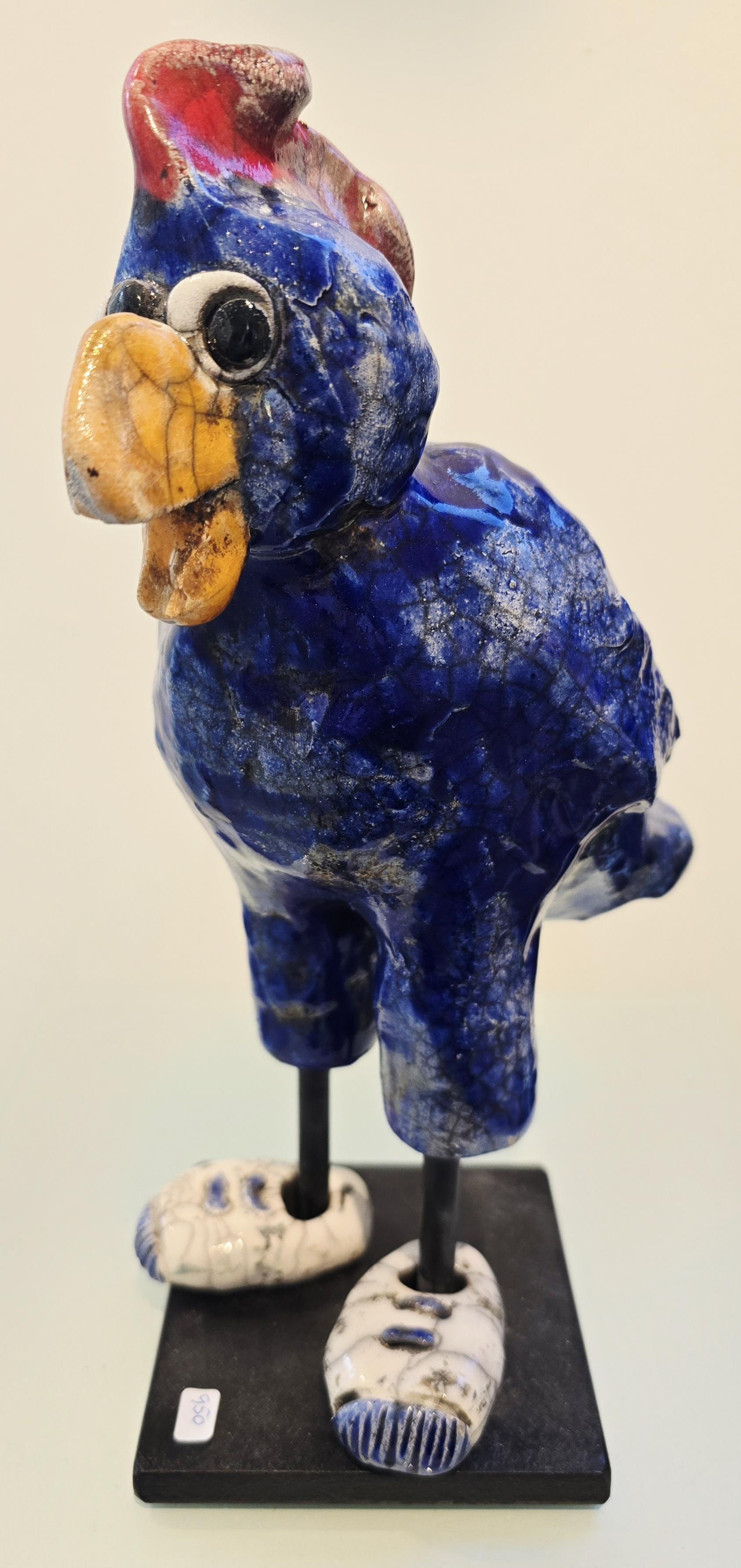 Hane på fod - skulptur af Dorit Knudsen Kunst Rakukeramik - Se vores udvalg af rakukeramik af Dorit Knudsen