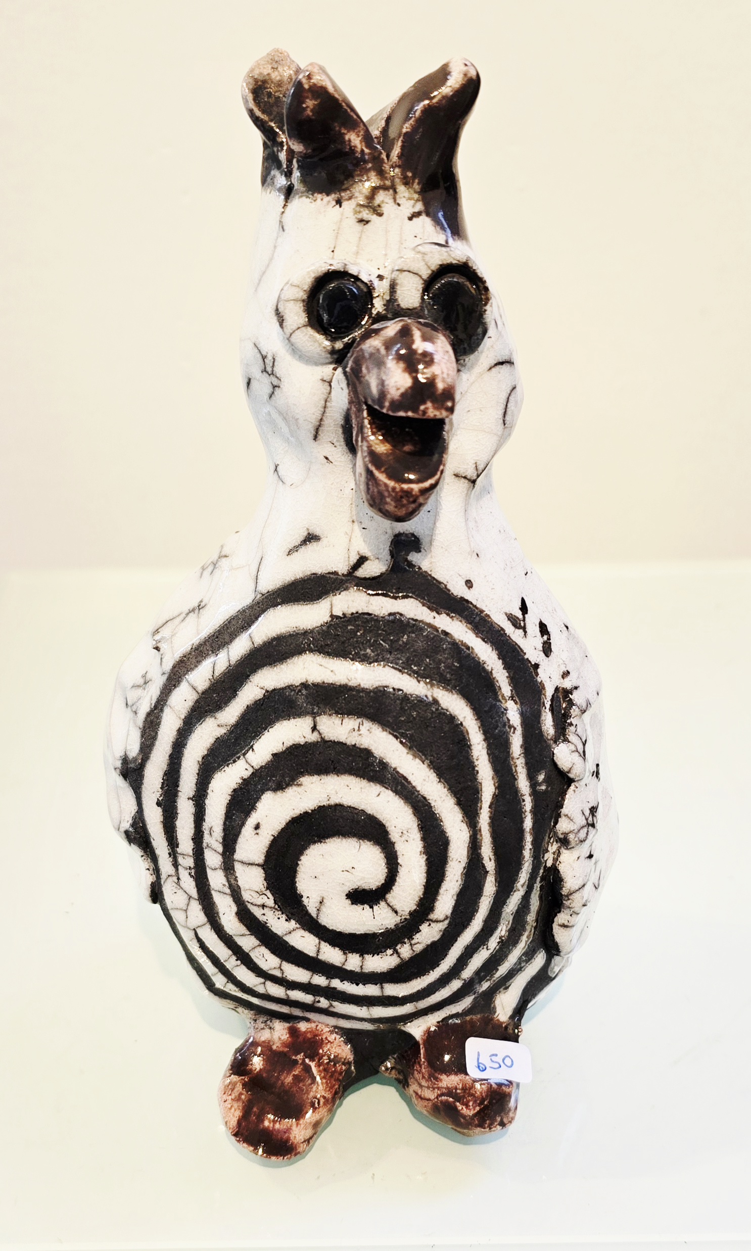 Høne - skulptur af Dorit Knudsen Kunst Rakukeramik - Se vores udvalg af rakukeramik af Dorit Knudsen