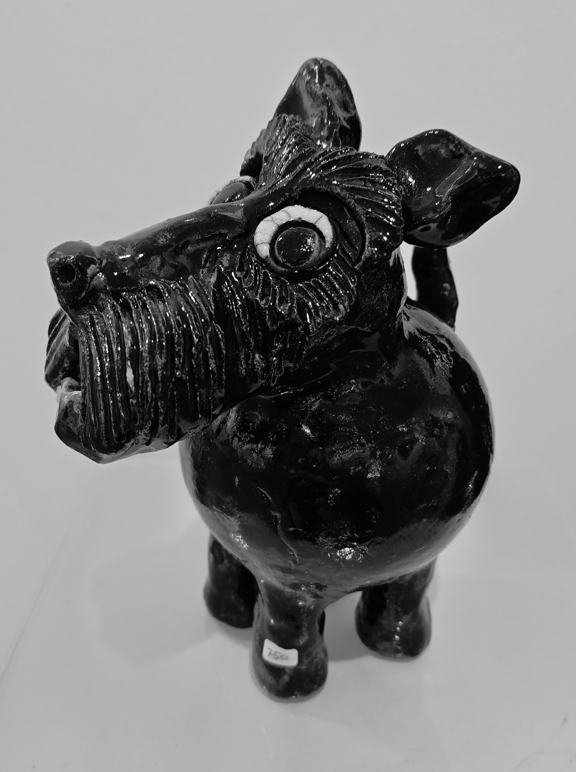 Hund - skulptur af Dorit Knudsen Kunst Rakukeramik - Se vores udvalg af rakukeramik af Dorit Knudsen