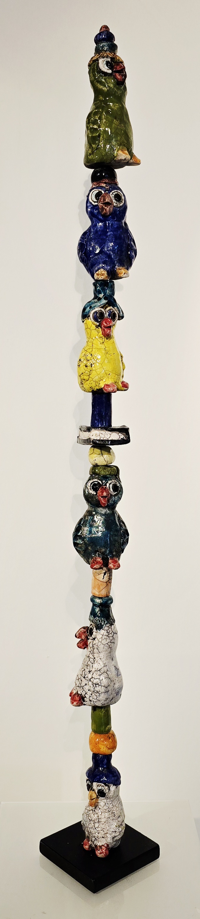 Tårn med fugle - skulptur af Dorit Knudsen Kunst Rakukeramik - Se vores udvalg af rakukeramik af Dorit Knudsen