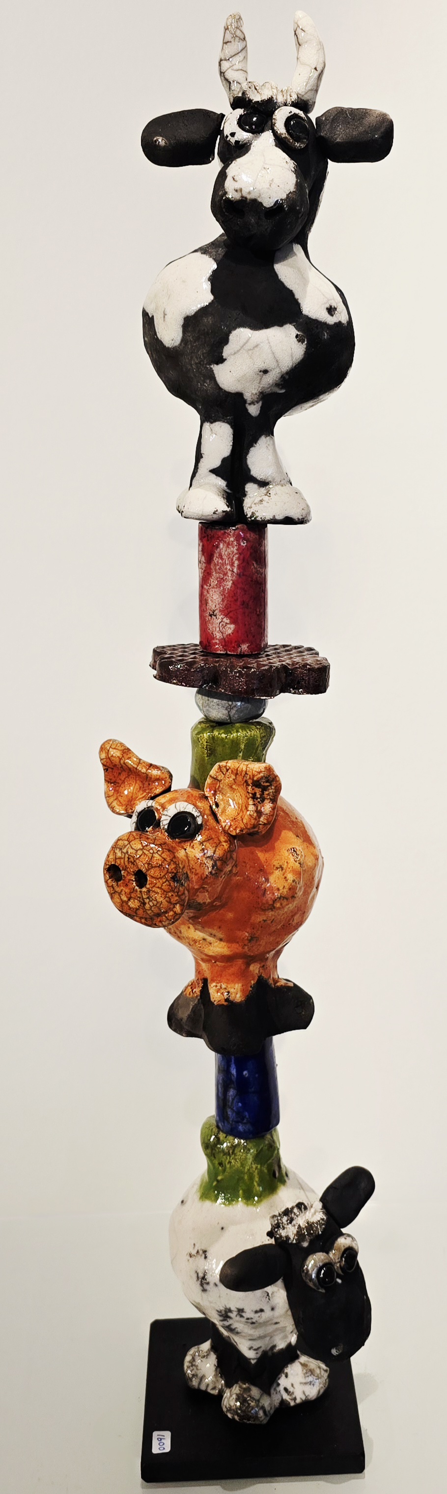 Tårn med dyr - skulptur af Dorit Knudsen Kunst Rakukeramik - Se vores udvalg af rakukeramik af Dorit Knudsen