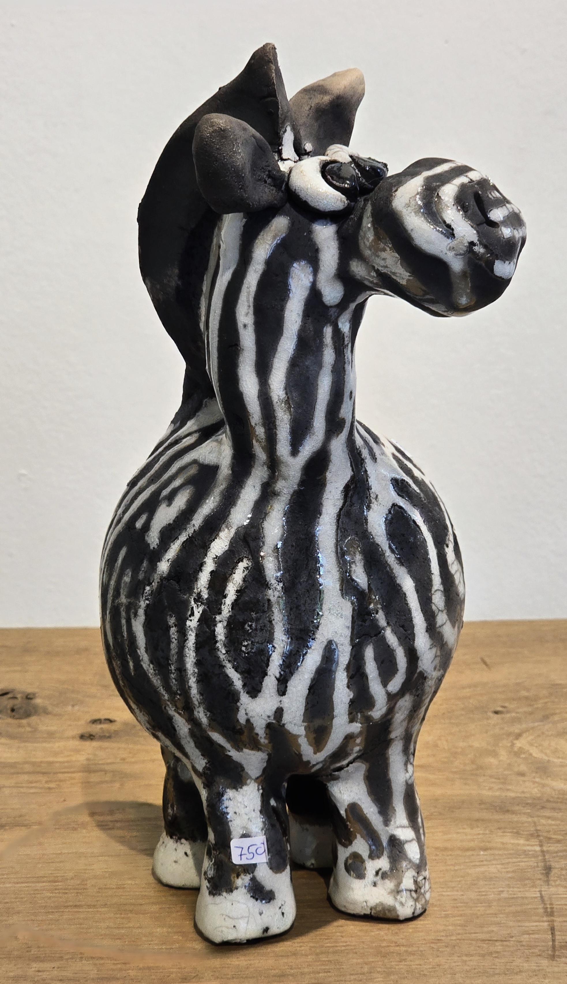 Zebra - skulptur af Dorit Knudsen Kunst Rakukeramik - Se vores udvalg af rakukeramik af Dorit Knudsen