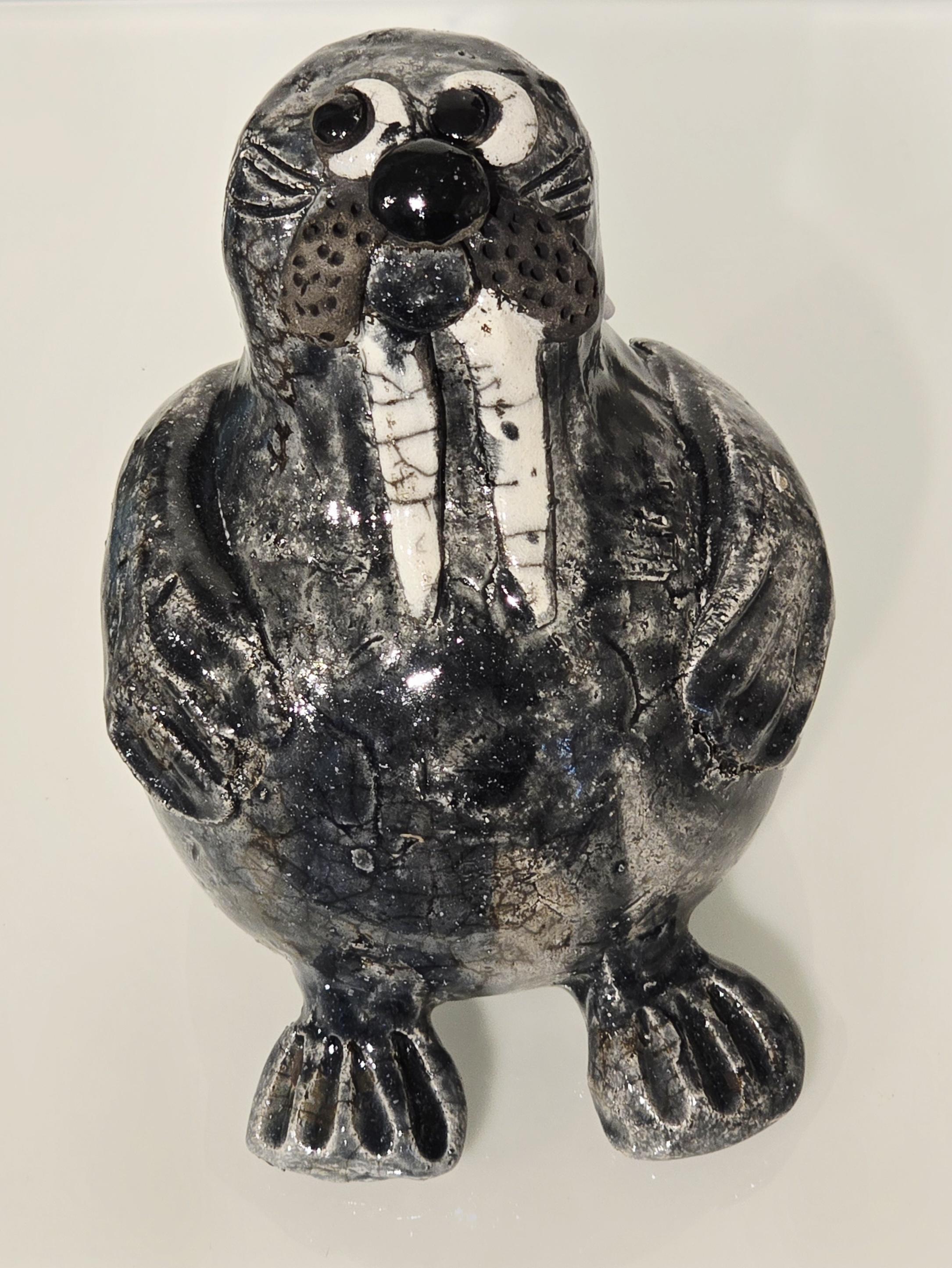 Hvalros - skulptur af Dorit Knudsen Kunst Rakukeramik - Se vores udvalg af rakukeramik af Dorit Knudsen