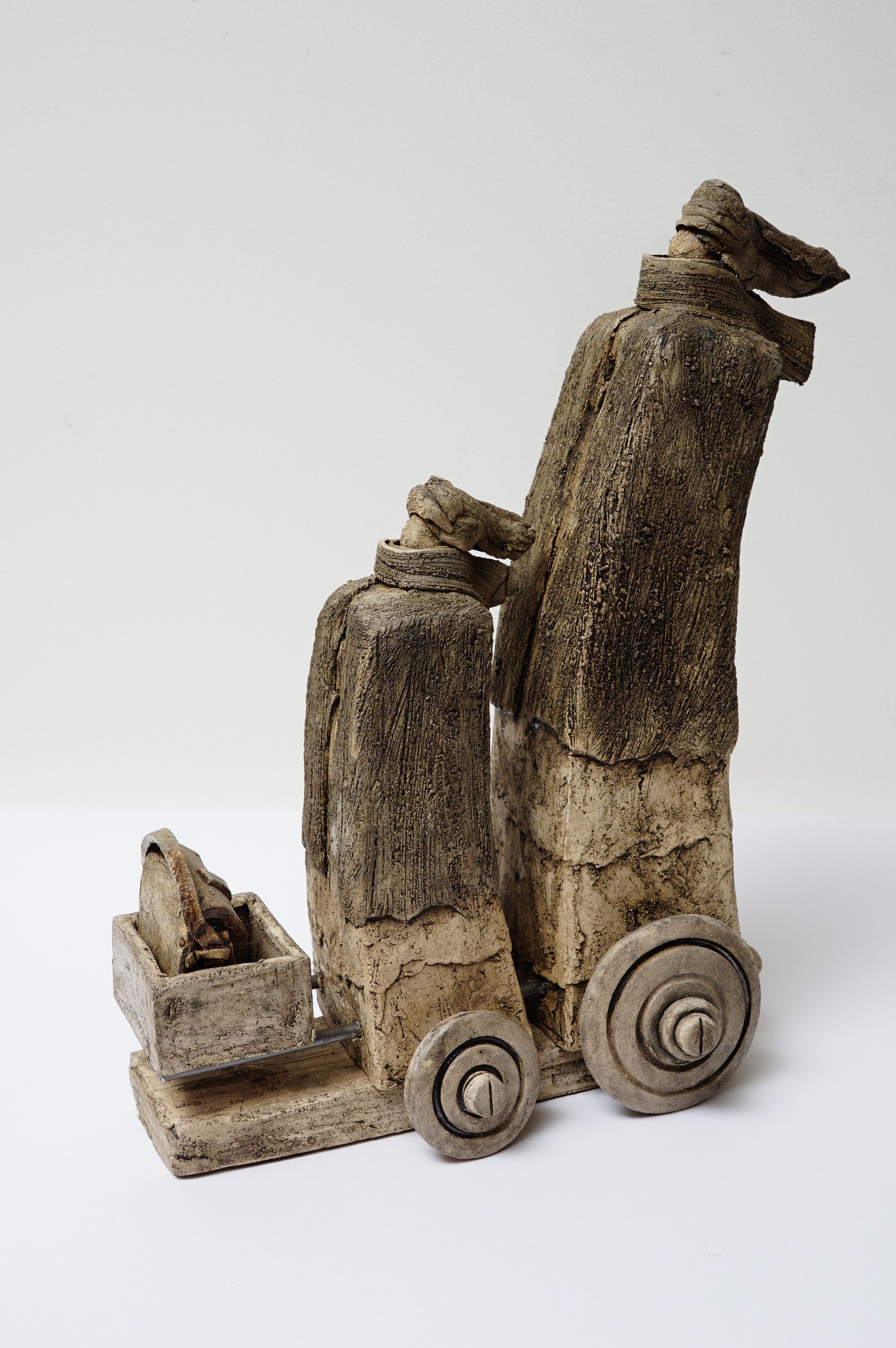 Moving forward together - skulptur af Jikke van de Waal-Bijma Kunst Jikke van de Waal-Bijma | Malerier af Jikke van de Waal-Bijma