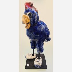 Hane p� fod - skulptur af Dorit Knudsen