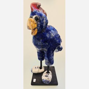 Hane p� fod - skulptur af Dorit Knudsen