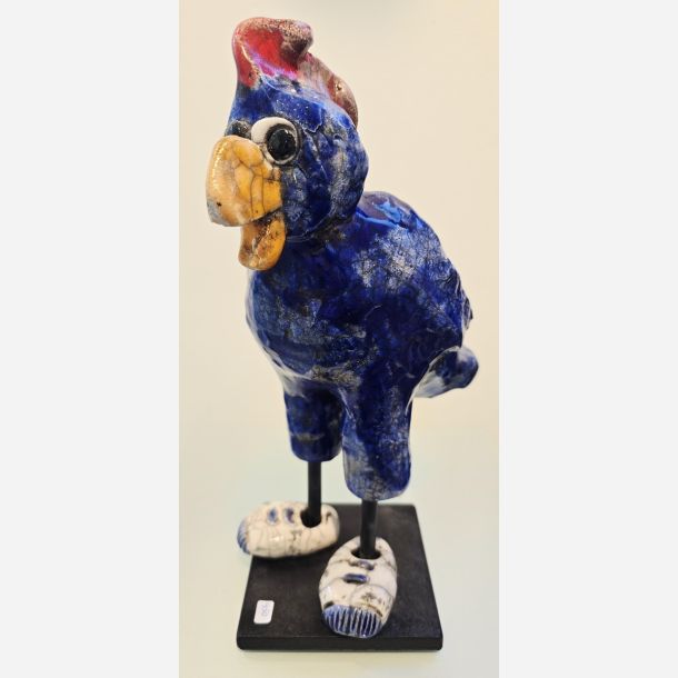 Hane p� fod - skulptur af Dorit Knudsen