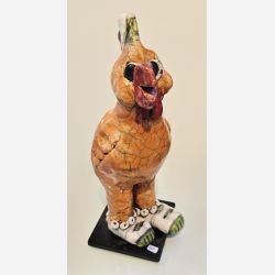 Hane p� fod - skulptur af Dorit Knudsen