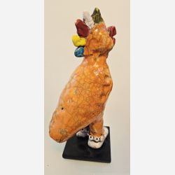 Hane p� fod - skulptur af Dorit Knudsen