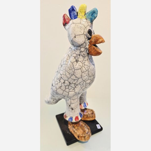 Hane p� fod - skulptur af Dorit Knudsen