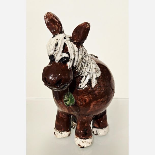 Hest - skulptur af Dorit Knudsen