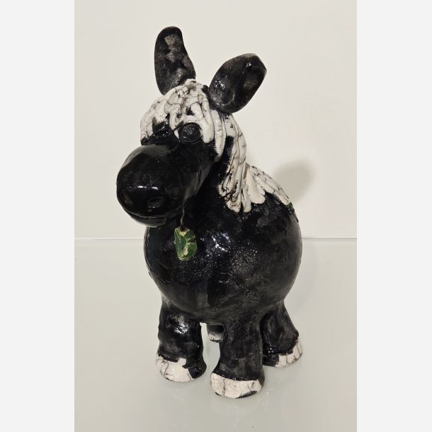 Hest - skulptur af Dorit Knudsen