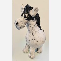 Hest - skulptur af Dorit Knudsen