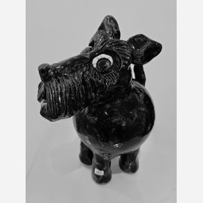 Hund - skulptur af Dorit Knudsen
