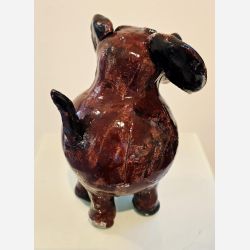 Hund - skulptur af Dorit Knudsen