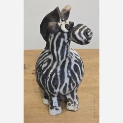 Zebra - skulptur af Dorit Knudsen