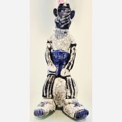 Zebra p� bold - skulptur af Dorit Knudsen
