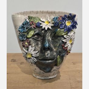 Ansigtskrukke - skulptur af Dorit Knudsen