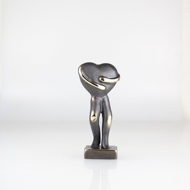 Kæmpe krammer Skulptur Tom Blicher | Skulpturer af Tom Blicher | Hurtig levering